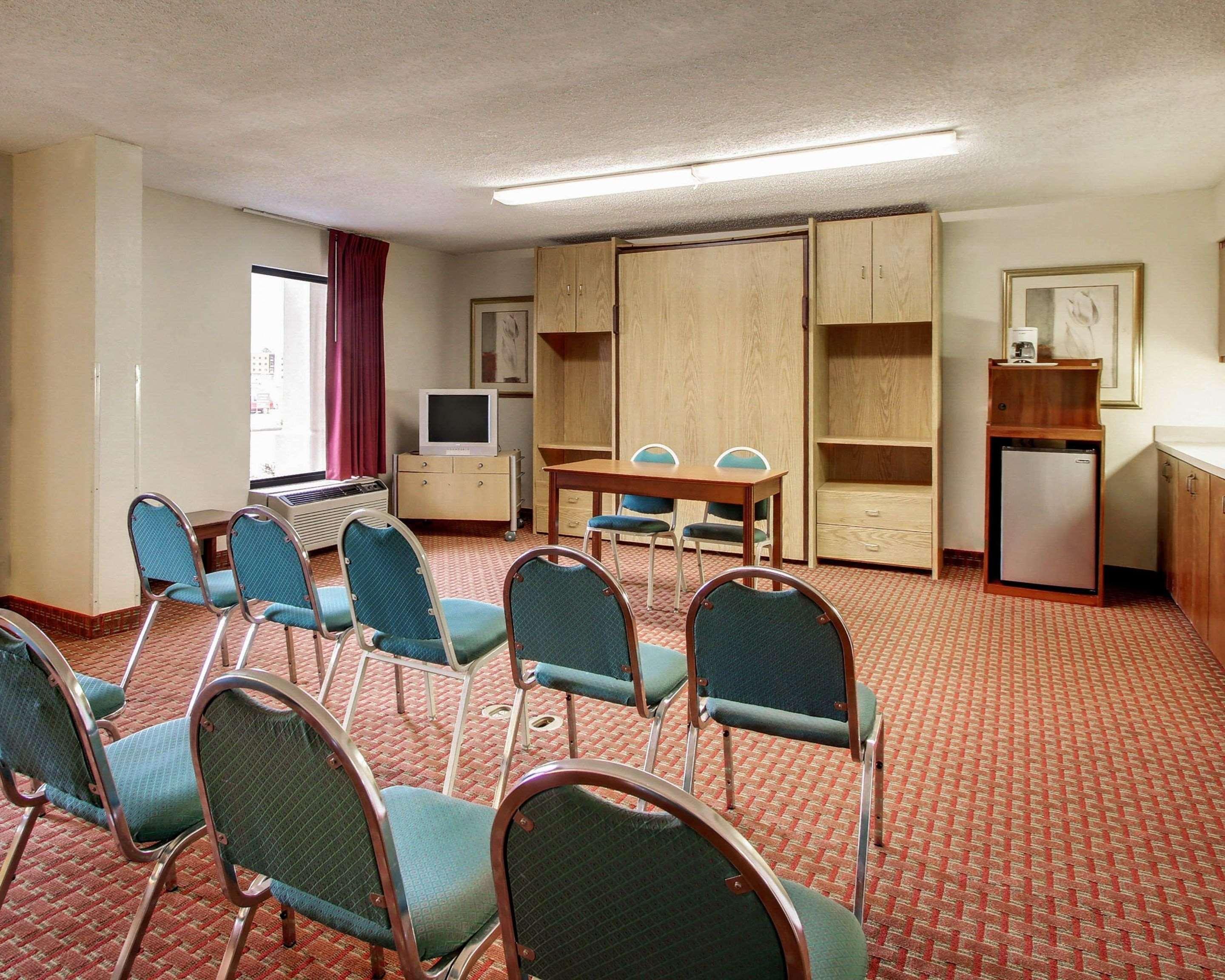 Quality Inn & Suites Clinton Zewnętrze zdjęcie