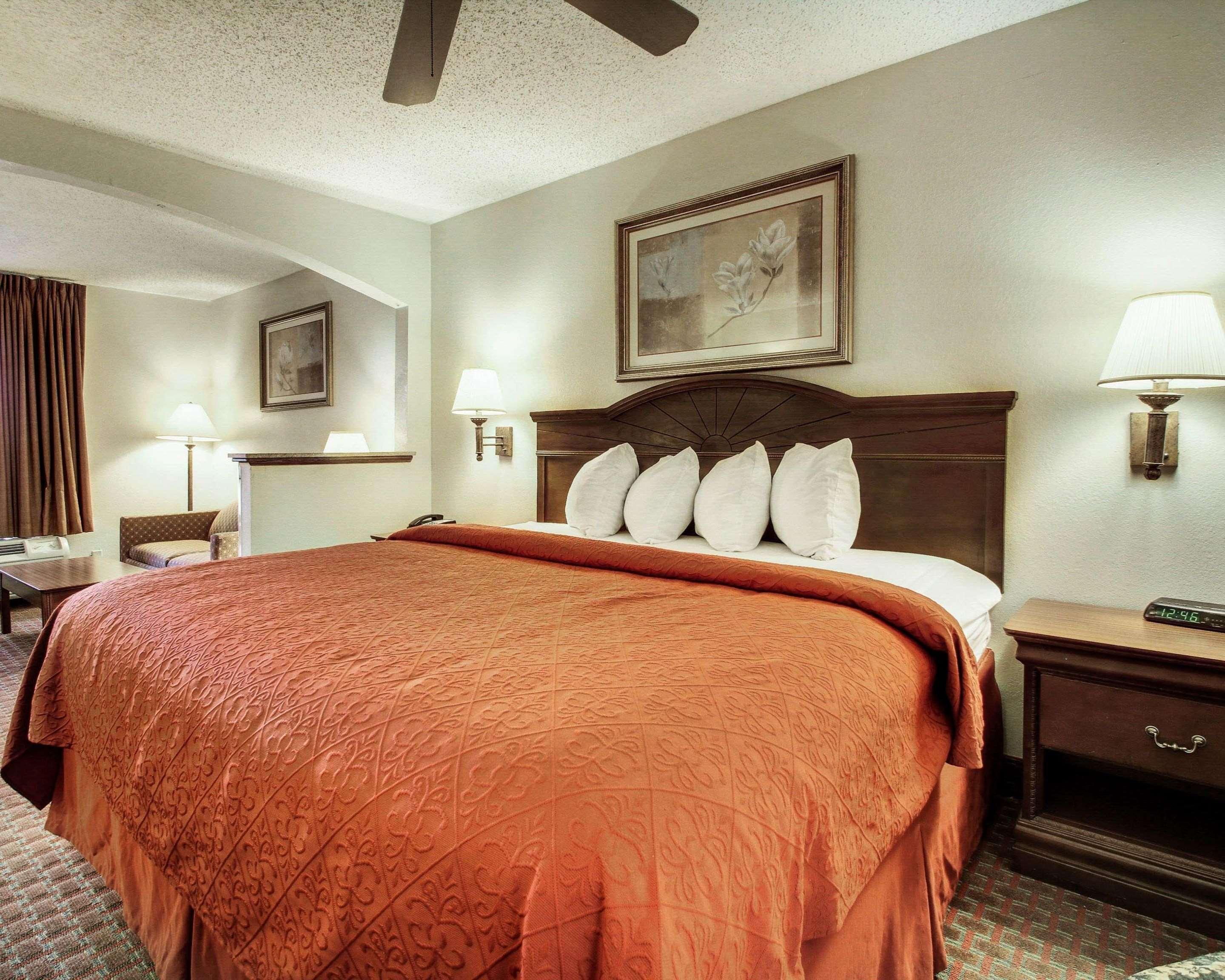 Quality Inn & Suites Clinton Zewnętrze zdjęcie