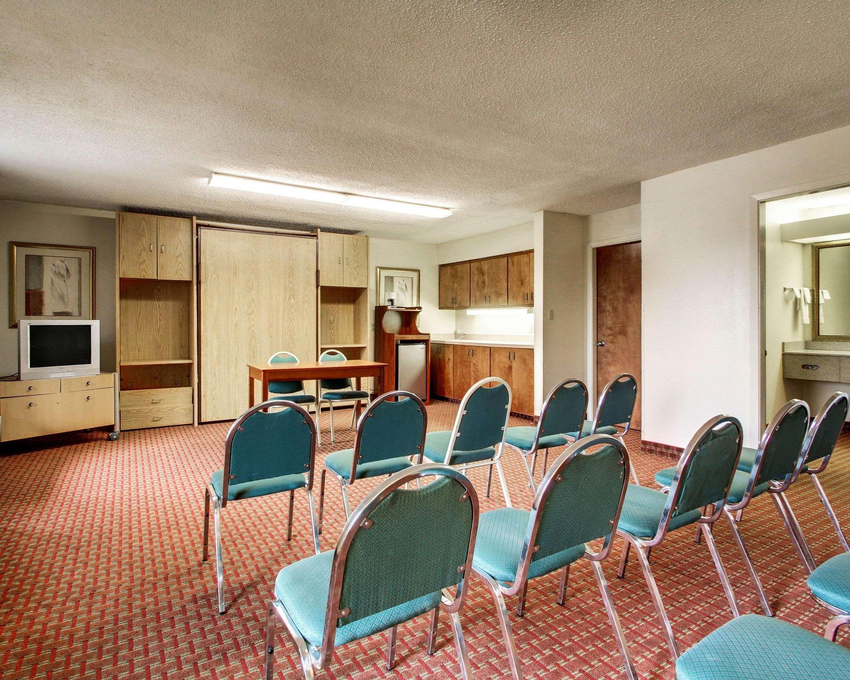 Quality Inn & Suites Clinton Zewnętrze zdjęcie