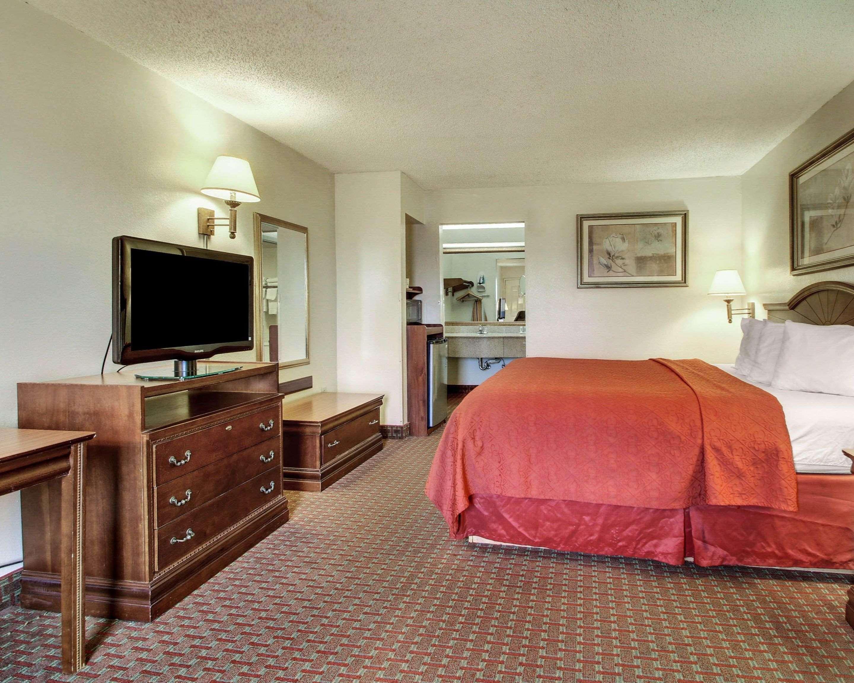 Quality Inn & Suites Clinton Zewnętrze zdjęcie